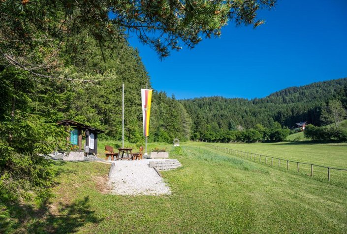 Urtler Hochofen - Europas ältester Floßofen und Feld der Steinernen Linsen