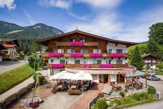 Ihr Urlaubshotel liegt zentral und dennoch ruhig in Söll, einer...