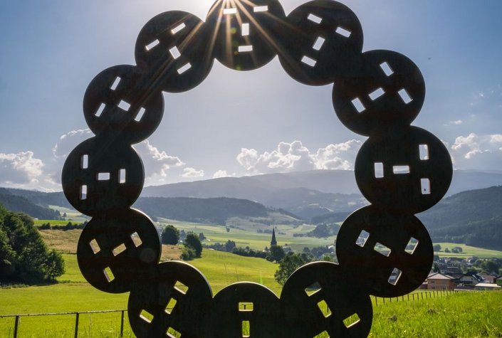 Urtler Hochofen - Europas ältester Floßofen und Feld der Steinernen Linsen