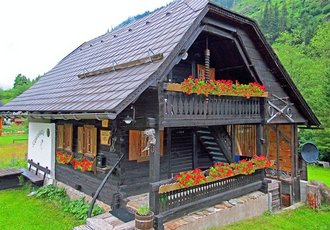 Die Wegkreuzhütte liegt auf 1.000 m Höhe in der herrlichen Bergwelt...