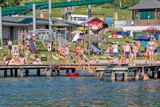 Im Erlebnisbad Ossiach erwartet Besucher ein Badevergnügen der...