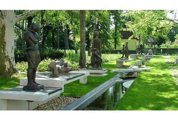 Prof. Knesl-Park Bad Pirawarth - Stadel Museum Fam. Wallner