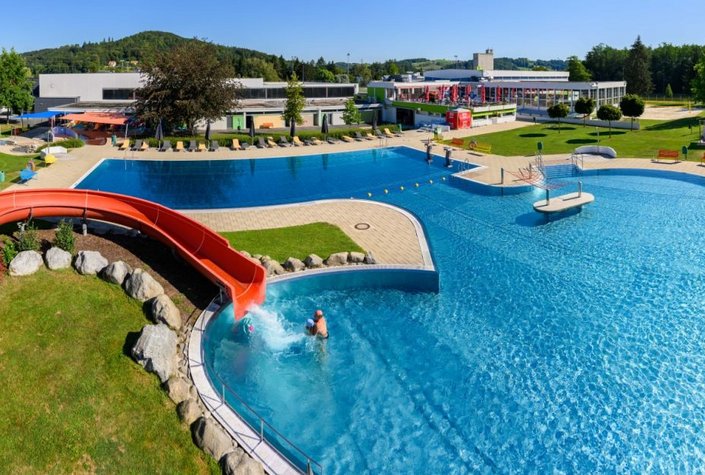 Hallen- und Freibad Feldbach