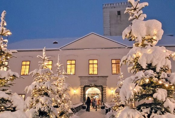 Flammende Schlossweihnacht in St. Peter in der Au