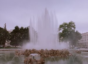 Der Hochstrahlbrunnen am Schwarzenbergplatz