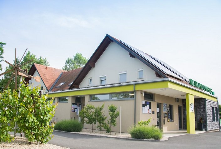 Weinland Camping Naturbadesee Gleinstätten