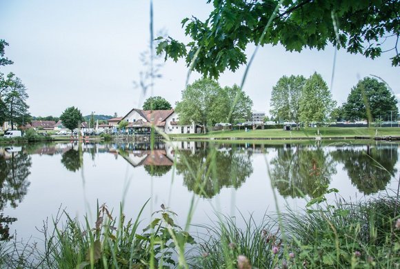 Weinland Camping Naturbadesee Gleinstätten