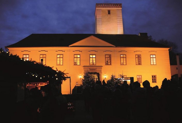 Flammende Schlossweihnacht in St. Peter in der Au