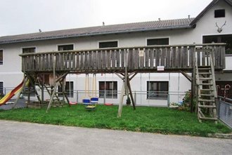 Herzlich willkommen in der malerischen Waldpension Stachl, gelegen in...