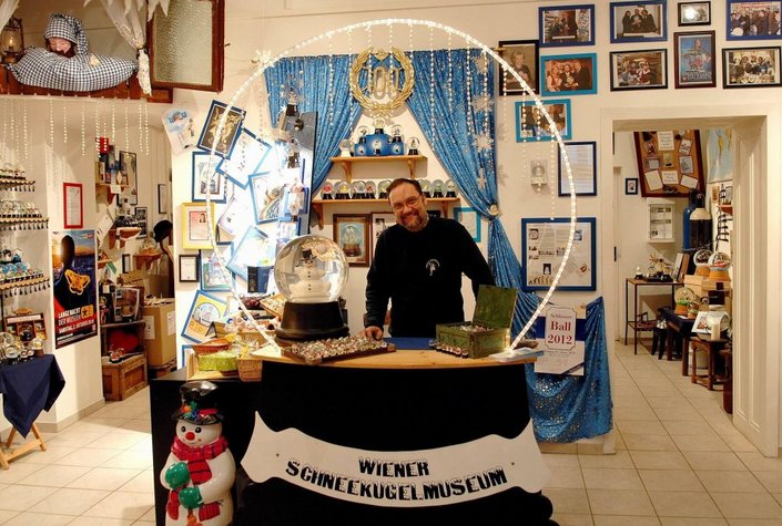 Original Wiener Schneekugelmanufaktur