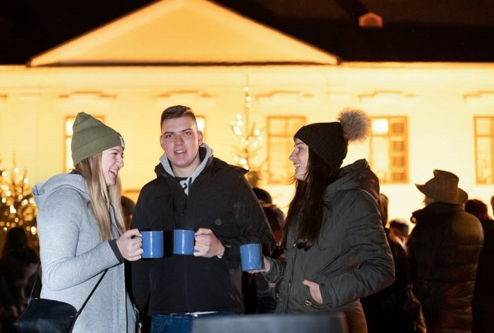 Flammende Schlossweihnacht in St. Peter in der Au