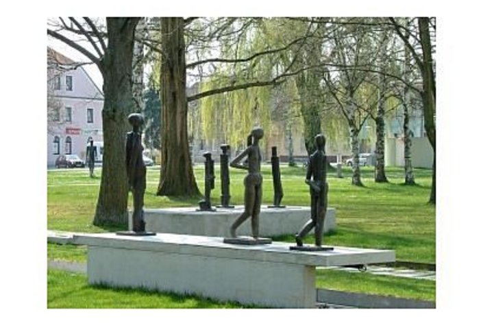 Prof. Knesl-Park Bad Pirawarth - Stadel Museum Fam. Wallner