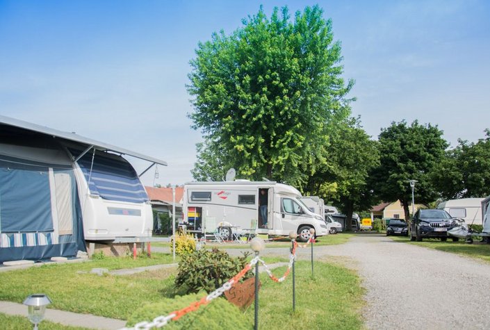 Weinland Camping Naturbadesee Gleinstätten